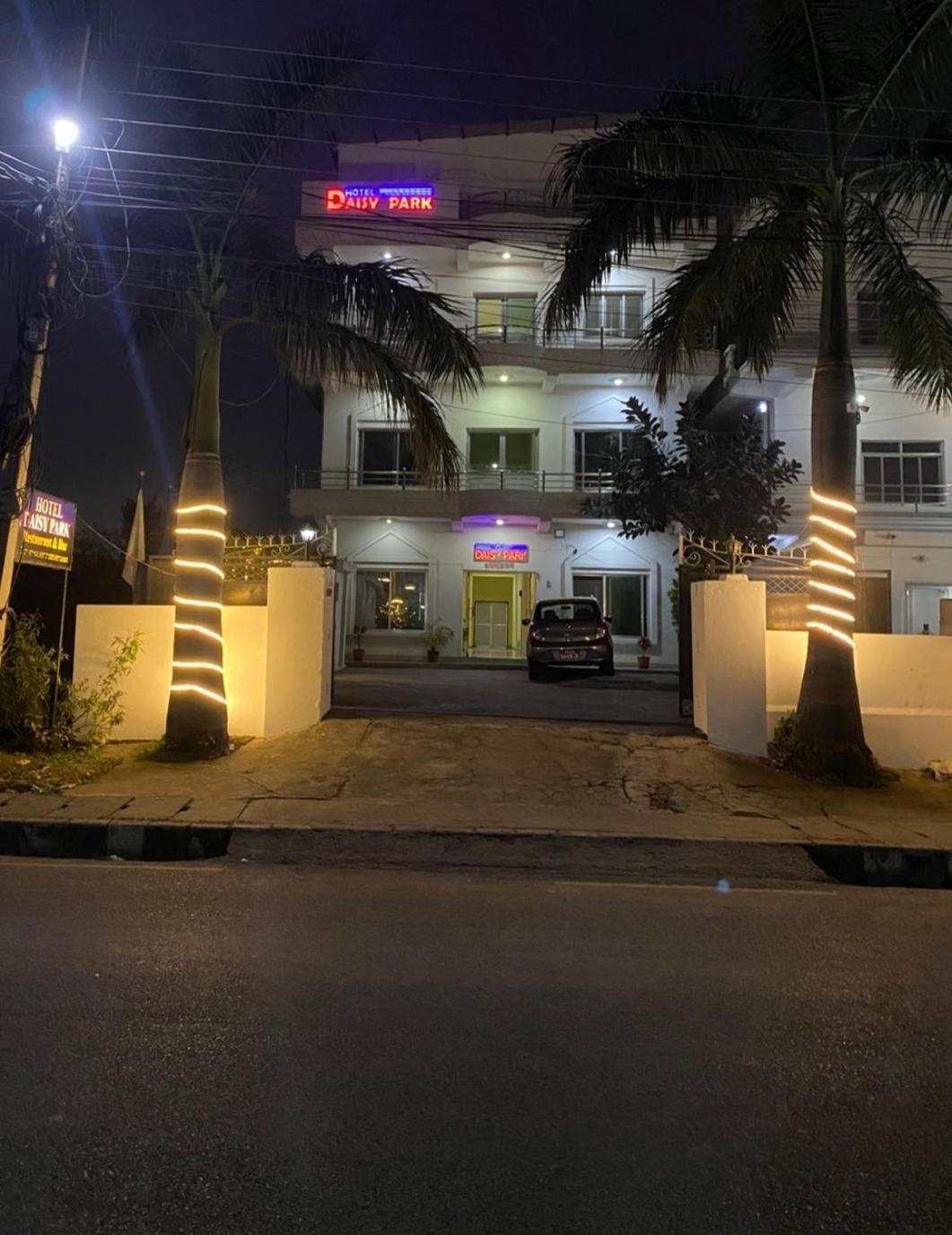 Hotel Daisy Park Bhairāhawā 外观 照片